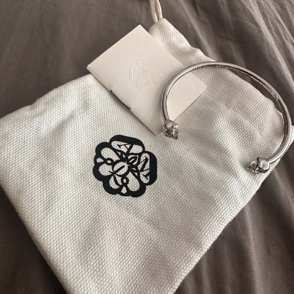 Women's Thin Twin Skull Bracelet and DUSTBAG